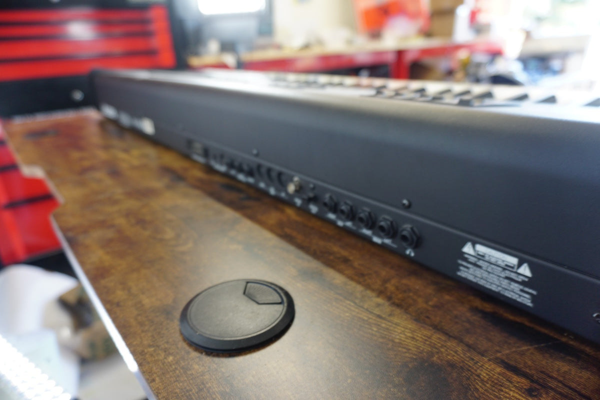 Alesis QS8 88-key synthesizer keyboard