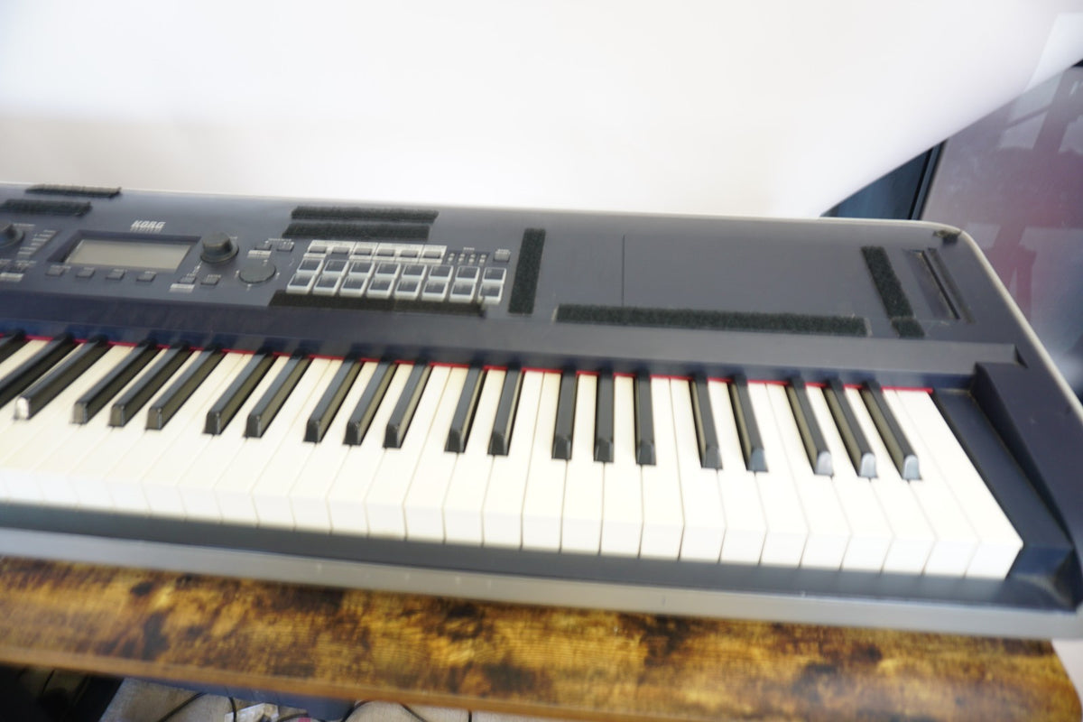 Korg KROSS 88-key music workstation keyboard synthesizer