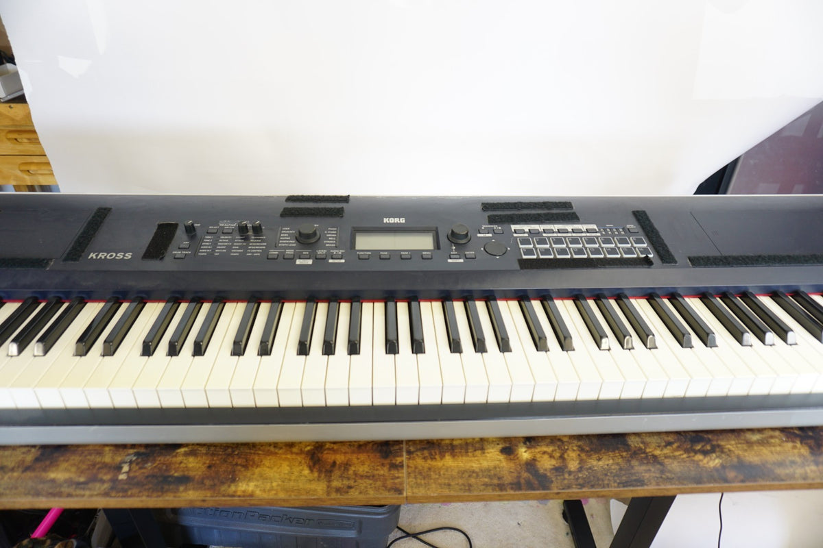 Korg KROSS 88-key music workstation keyboard synthesizer