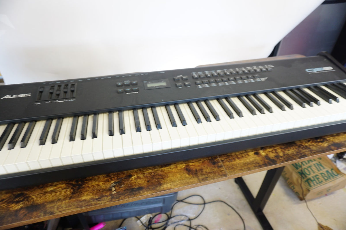 Alesis QS8 88-key synthesizer keyboard