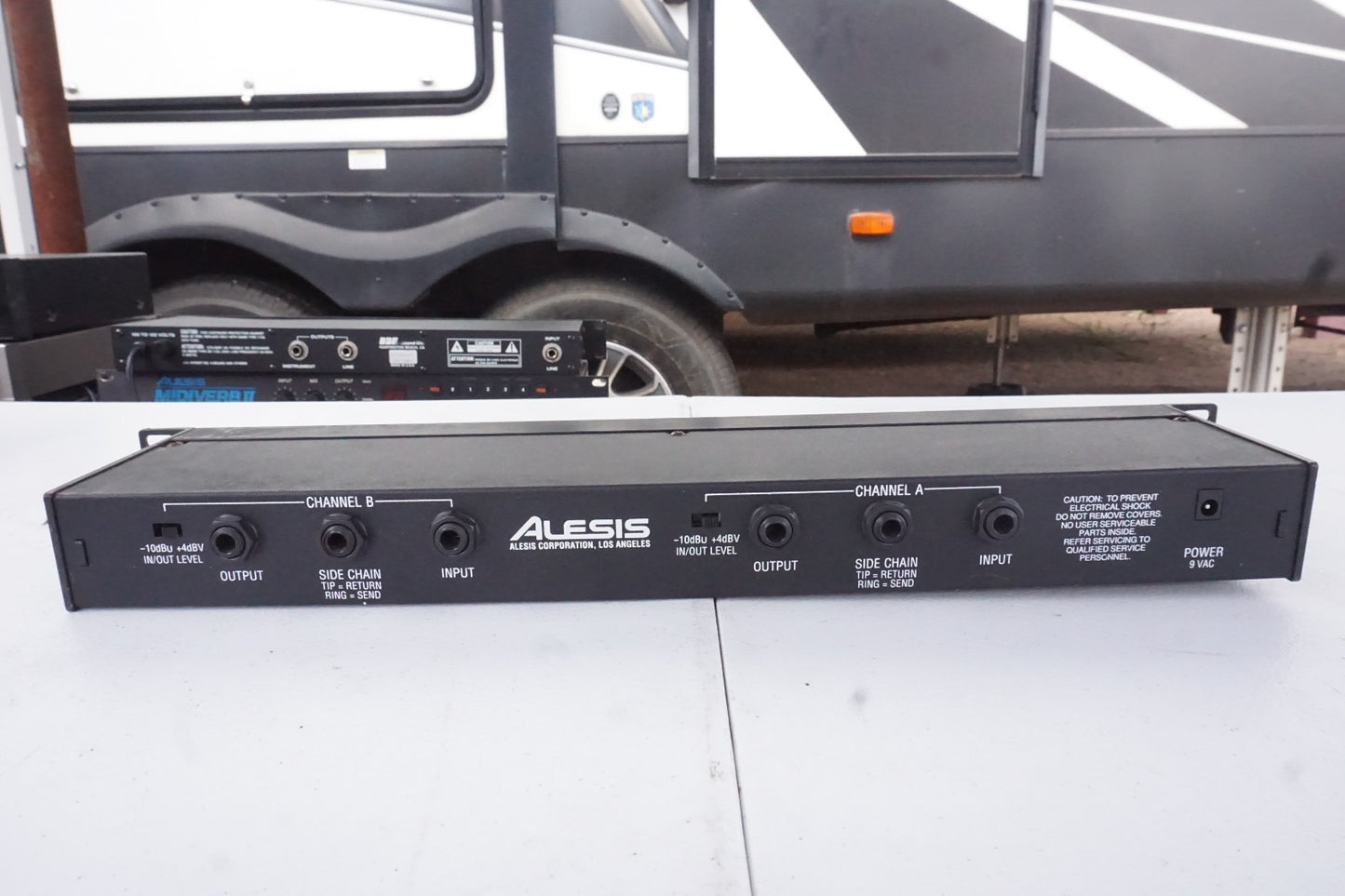 Alesis 3630 Compressor RMS/Peak Dual Channel Compressor Limiter with Gate