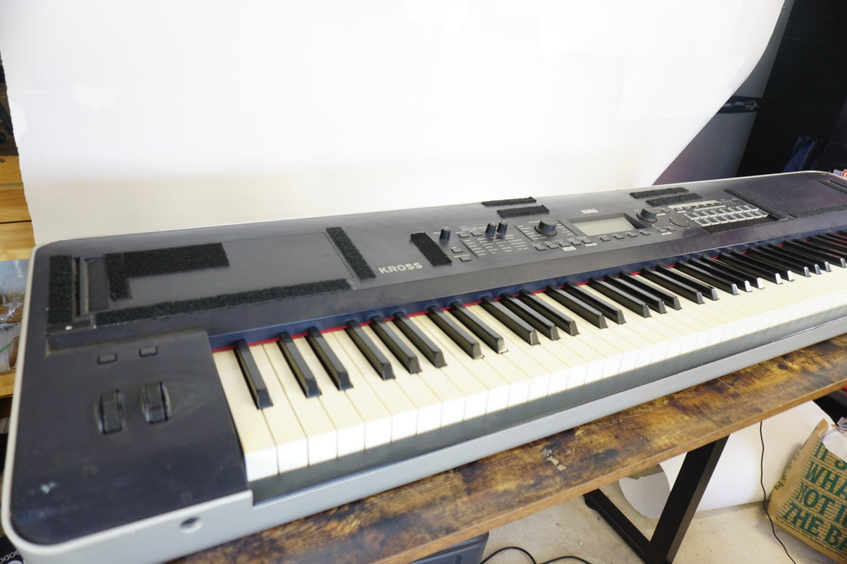 Korg KROSS 88-key music workstation keyboard synthesizer
