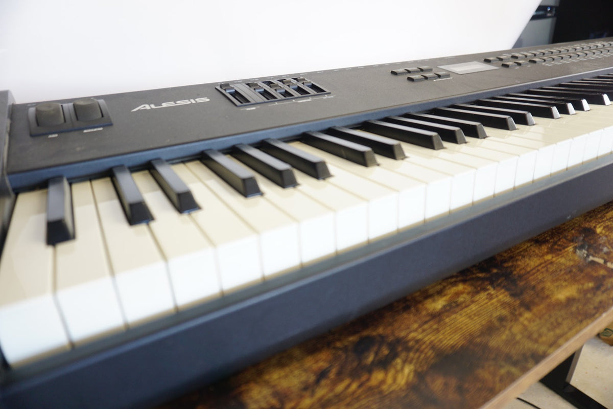 Alesis QS8 88-key synthesizer keyboard