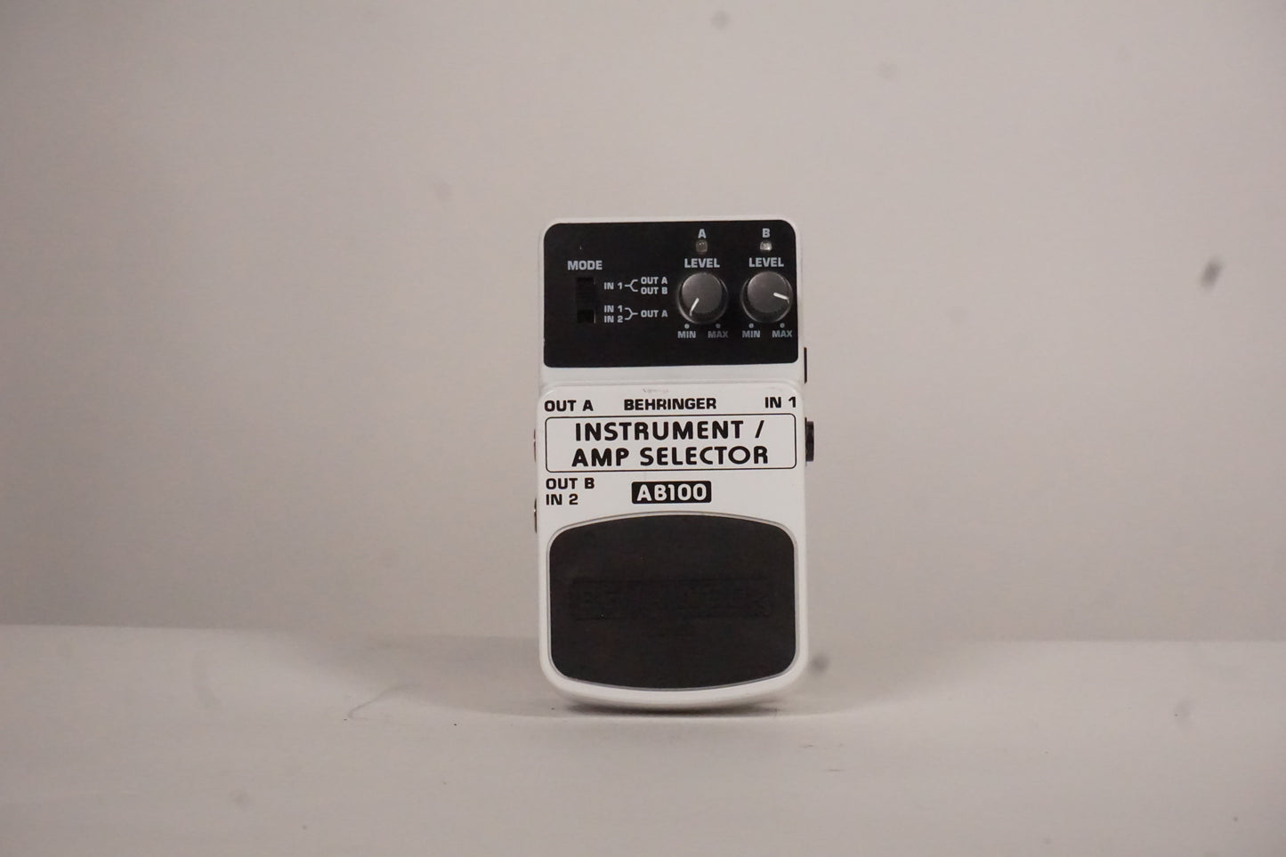 Behringer AB100 Instrument/Amp Selector